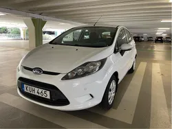 Vit Begagnad 2010 Ford Fiesta Halvkombi | 43 000 kr (Marknadspris)