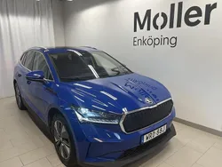 Blå (energy blue) Begagnad 2022 Skoda Enyaq iV SUV | 349 900 kr (Marknadspris)