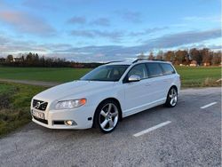 Vit Begagnad 2011 Volvo V70 R-Design Kombi | 96 000 kr (Marknadspris)
