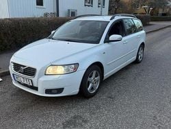 Vit Begagnad 2009 Volvo V50 Momentum Kombi | 24 000 kr (Bra pris)