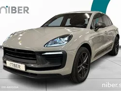 Ljusgrå (grå) Begagnad 2022 Porsche Macan SUV | 729 900 kr (Marknadspris)
