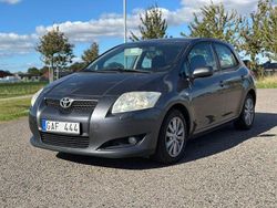 Grå Begagnad 2007 Toyota Auris Halvkombi | 29 900 kr (Marknadspris)