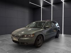 Grön Begagnad 2005 Volvo V50 Kinetic Kombi | 29 900 kr (Marknadspris)