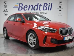 Röd Begagnad 2022 BMW 118 M Sport Halvkombi | 279 500 kr (Lite dyr)