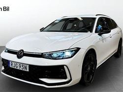 Pure white Begagnad 2025 VW Passat R-line Kombi | 449 900 kr