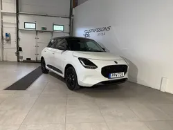 Vit Ny 2025 Suzuki Swift Halvkombi | 293 700 kr (Dyr)