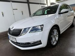 Vit Begagnad 2018 Skoda Octavia Style Kombi | 119 000 kr (Marknadspris)