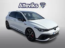 Vit Begagnad 2023 VW Golf VIII GTI Clubsport Halvkombi | 419 900 kr (Marknadspris)