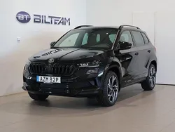 Svart (black magic pearleffect) Ny 2025 Skoda Karoq SportLine SUV | 483 300 kr