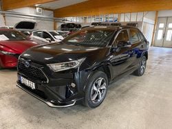 Svart Begagnad 2021 Toyota RAV4 Hybrid Active SUV | 419 000 kr (Marknadspris)