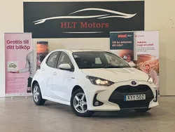 Vit Begagnad 2020 Toyota Yaris Hybrid Active Halvkombi | 189 900 kr (Marknadspris)