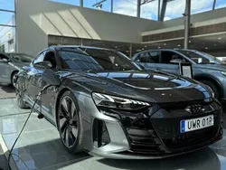 Daytonagrå pärleffekt Begagnad 2023 Audi e-tron GT quattro Advanced Sedan | 999 000 kr
