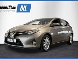 Brun Begagnad 2013 Toyota Auris Halvkombi | 134 900 kr (Marknadspris)