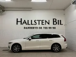 Vit Begagnad 2020 Volvo V60 Momentum Kombi | 259 000 kr (Marknadspris)