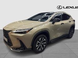 Gul Begagnad 2025 Lexus NX450h+ SUV | 659 900 kr (Marknadspris)