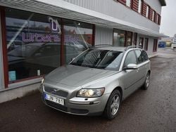 Ljusgrön Begagnad 2006 Volvo V50 Kinetic Kombi | 34 900 kr (Marknadspris)