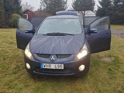 Mörkblå Begagnad 2004 Mitsubishi Grandis Minibuss | 25 000 kr (Marknadspris)