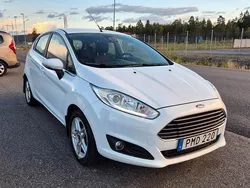 Vit Begagnad 2014 Ford Fiesta Titanium Halvkombi | 59 900 kr (Marknadspris)