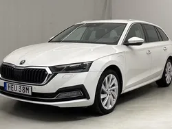 Vit Begagnad 2020 Skoda Octavia Kombi | 264 900 kr (Marknadspris)