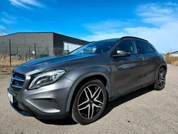 Mörkgrå (grå) Begagnad 2015 Mercedes GLA200 SUV | 124 900 kr