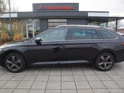 Svart Begagnad 2022 Skoda Superb Kombi | 314 900 kr (Marknadspris)