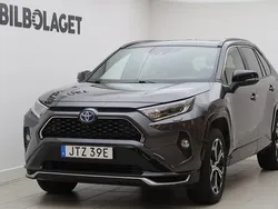 Grå Begagnad 2020 Toyota RAV4 Hybrid SUV | 319 500 kr (Marknadspris)