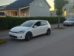 Vit Begagnad 2018 VW e-Golf Halvkombi | 150 000 kr (Marknadspris)