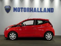 Röd Begagnad 2020 Toyota Aygo Halvkombi | 124 900 kr (Marknadspris)