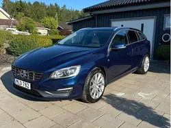 Blå Begagnad 2015 Volvo V60 Momentum Kombi | 185 000 kr (Dyr)
