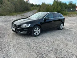 Svart Begagnad 2017 Volvo V60 Summum Kombi | 215 000 kr (Marknadspris)