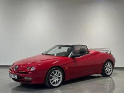 Röd Begagnad 2003 Alfa Romeo Spider Lusso Cab | 199 900 kr