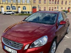 Röd Begagnad 2012 Volvo V60 Momentum Kombi | 69 950 kr (Marknadspris)