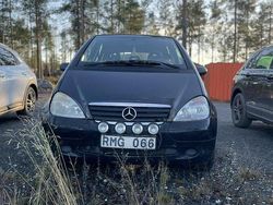 Grå Begagnad 2000 Mercedes A140 Halvkombi | 3 500 kr (Marknadspris)