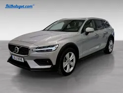 Silver Begagnad 2023 Volvo V60 CC Plus Kombi | 444 900 kr (Marknadspris)