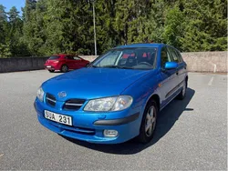 Blå Begagnad 2001 Nissan Almera Halvkombi | 15 000 kr