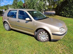 Gul Begagnad 2001 VW Golf IV Trendline Halvkombi | 5 000 kr (Superpris)