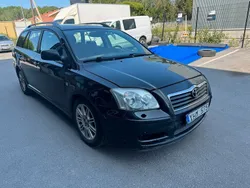 Svart Begagnad 2005 Toyota Avensis Kombi | 14 900 kr