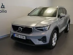 Grå Begagnad 2023 Volvo XC40 Core SUV | 369 500 kr (Marknadspris)