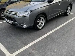 Grå Begagnad 2013 Mitsubishi Outlander SUV | 120 000 kr (Marknadspris)
