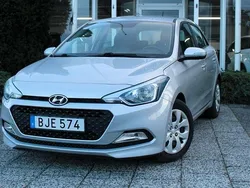 Silver Begagnad 2017 Hyundai i20 Premium Halvkombi | 134 900 kr (Marknadspris)