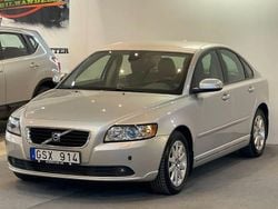 Ljusgrå Begagnad 2007 Volvo S40 Momentum Sedan | 109 900 kr (Dyr)