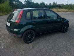 Grön Begagnad 2004 Ford Fiesta Halvkombi | 24 000 kr (Marknadspris)