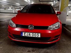 Röd Begagnad 2014 VW Golf VII Halvkombi | 95 000 kr (Marknadspris)