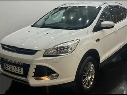 Vit Begagnad 2015 Ford Kuga Titanium SUV | 104 900 kr (Marknadspris)