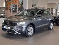 Mörkgrå (indium grey metallic) Begagnad 2022 VW T-Roc Life SUV | 209 900 kr (Marknadspris)