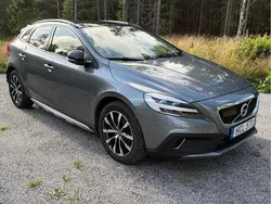 Grå Begagnad 2019 Volvo V40 CC Pro Kombi | 209 000 kr (Lite dyr)