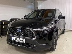 Svart Begagnad 2022 Toyota Corolla Cross Style SUV | 354 900 kr (Marknadspris)