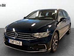 Blå Begagnad 2020 VW Passat GTE Kombi | 249 900 kr (Marknadspris)