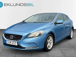 Blå Begagnad 2014 Volvo V40 Momentum Kombi | 149 900 kr (Marknadspris)