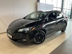 Svartmetallic Begagnad 2022 Nissan Leaf N-Connecta Halvkombi | 178 000 kr (Bra pris)